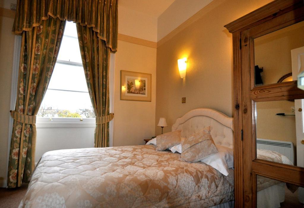 Willoughby House Hotel & Apartments Cheltenham Habitación foto